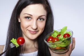 makan salad sayuran untuk penurunan berat badan dalam seminggu