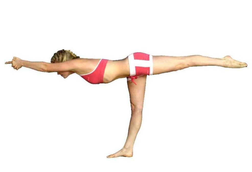 Mengimbangi sebelah kaki dengan condong akan membantu anda menurunkan berat badan